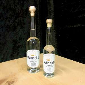 Fruchtiger Speierling Schnaps